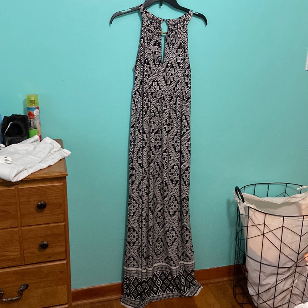 Apt 9 - sleeveless keyhole front and back dress. Black/white design size XS